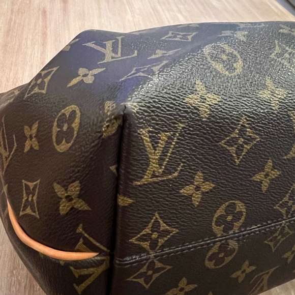 Louis Vuitton Monogram Turenne MM - Picture 16 of 17